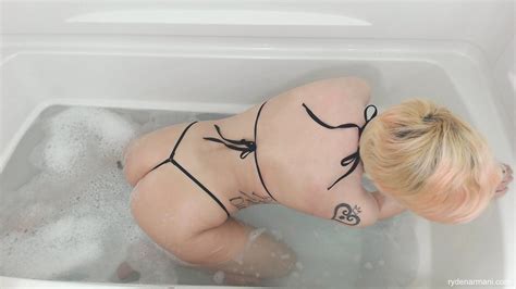 Cute Teen Ryden Armani Relaxes In The Tub In A Tiny Bikini 15 Photos