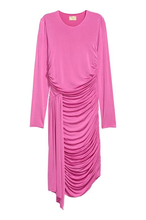 Màn khoe body và vòng 3 đỉnh cao của nàng tiểu tam hot nhất phim Hàn lại đến từ bộ đầm H M giá