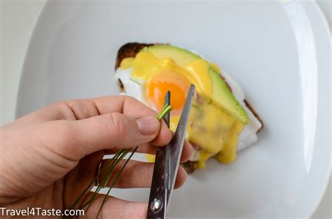 Eggs Benedict (with Avocado) – Travel For Taste