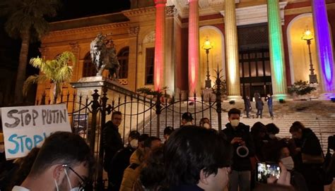 La Sicilia Scende In Piazza Per Fermare La Guerra In Ucraina Sit In A