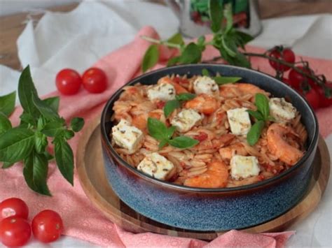 Salade de pâtes océane aux crevettes crabes et tomates cerises