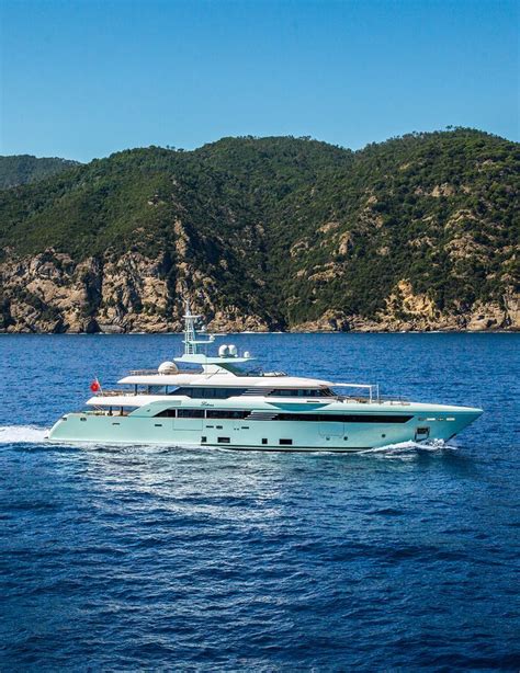 Crn M M Y Latona In Yacht World Latona Goddess Of The Sea