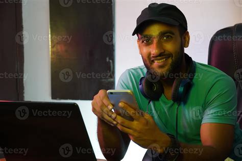 using laptop charger to charge phone 6918372 Stock Photo at Vecteezy