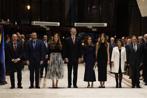 As Fue La Entrada De Los Invitados Al Concierto De Los Premios