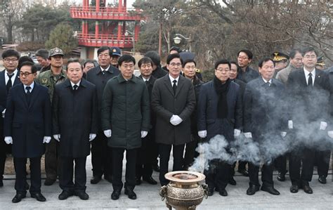 경북도 충혼탑 참배와 시무식으로 2018 힘찬 출발다경뉴스