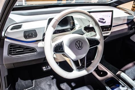 How a Custom Steering Wheel Offers a More Comfortable Steering ...