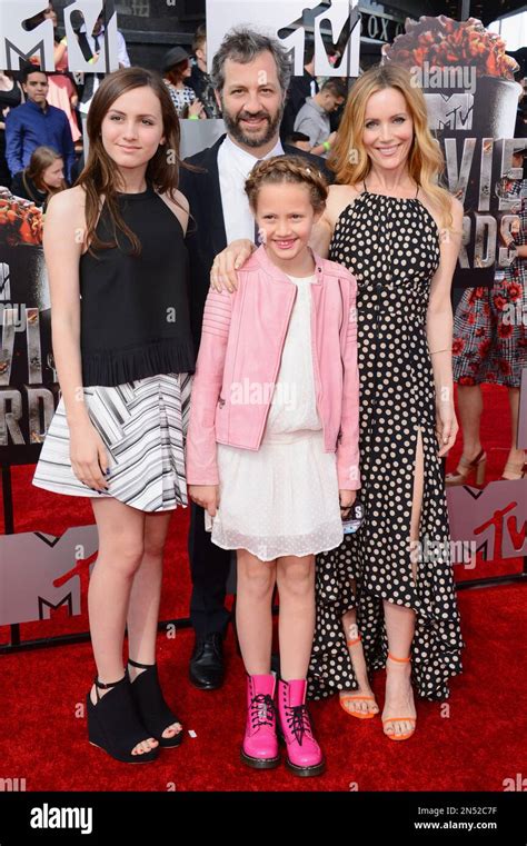 From Left Maude Apatow Judd Apatow Iris Apatow And Leslie Mann Arrive At The Mtv Movie Awards