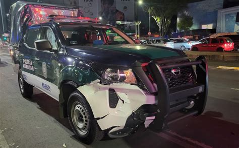 Patrulla Choca Contra Taxi En Insurgentes En Cdmx Telediario México