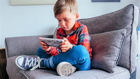 2 signs your kid has OCD, according to a child psychologist