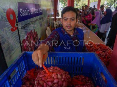 Operasi Pasar Murah Gratis Minyak Goreng Antara Foto