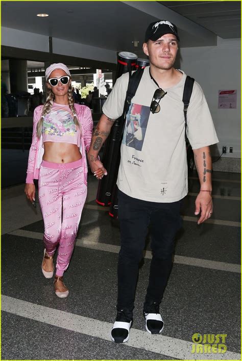 Paris Hilton Flaunts Toned Abs At Lax With Chris Zylka Photo 4124074 Chris Zylka Paris