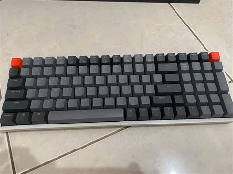 Keychron K Hot Swappable BLUE Switch WHITE Backlight PLASTIC Frame Elektronik Bagian Komputer