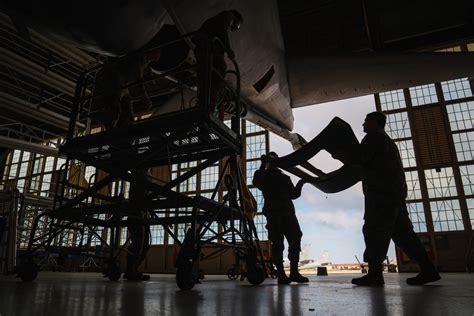 DVIDS Images 6th MXS Performs Maintenance On KC 135 Boom Pod Image