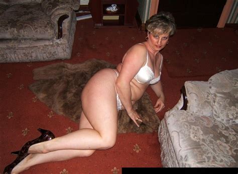 Amateur Mature Milf Short Hair 021 039 29853614363 O 1600x1200 Porn Pic