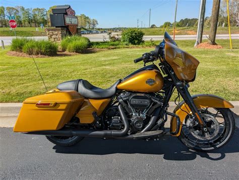 2023 Harley Davidson Street Glide Special Prospect Gold Black