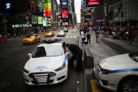 Nypd Officers Told To Quit The Curbside Chitchat In New Memo