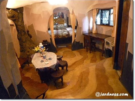 What's Inside The Crazy House of Dalat? | JARDNESS.com