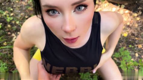 Jogger De Grandes Tetas Pov Tiene Sexo Con Un Extraño En El Bosque