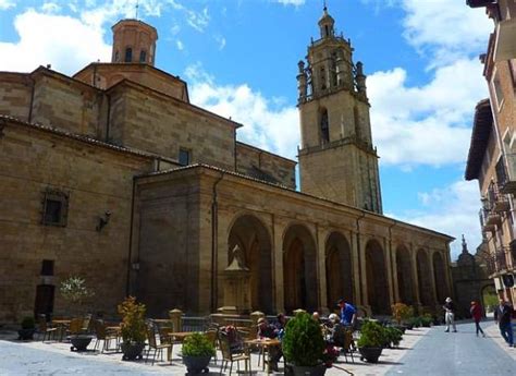 El Pueblo Navarro De Los Arcos En El Camino De Santiago