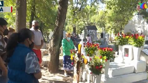 Poblanos Visitan A Tumbas De Sus Madres Por 10 De Mayo