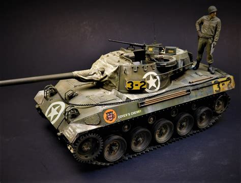 M18 Hellcat US Tank Destroyer Plastic Model Military Vehicle Kit