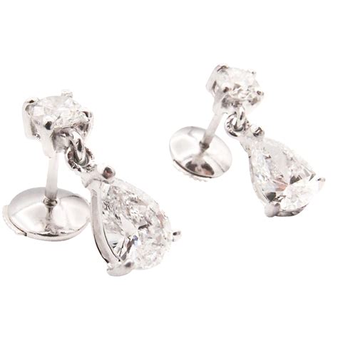 Boucles D Oreilles Or Gris K Diamants Poire Ct Et Ct D Vs