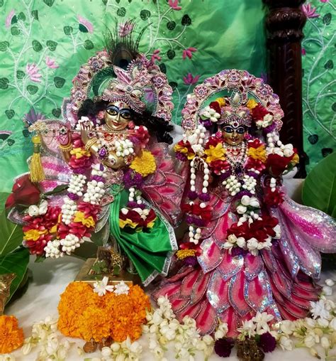 Today S Shringar Darshan Of Sri Sri Radha Madan Mohanji And Srimati