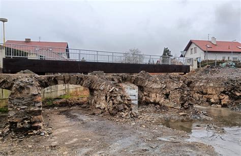 Oprava Historick Ho Karlova Mostu V Dob I Bude Pokra Ovat Po Sn En