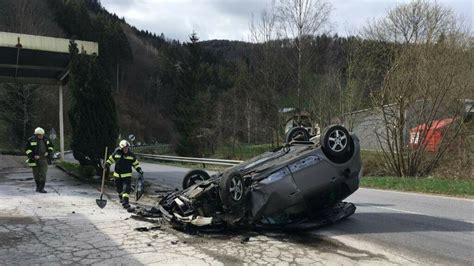 Sekundenschlaf Auto Berschlug Sich Und Landete Am Dach Steyr