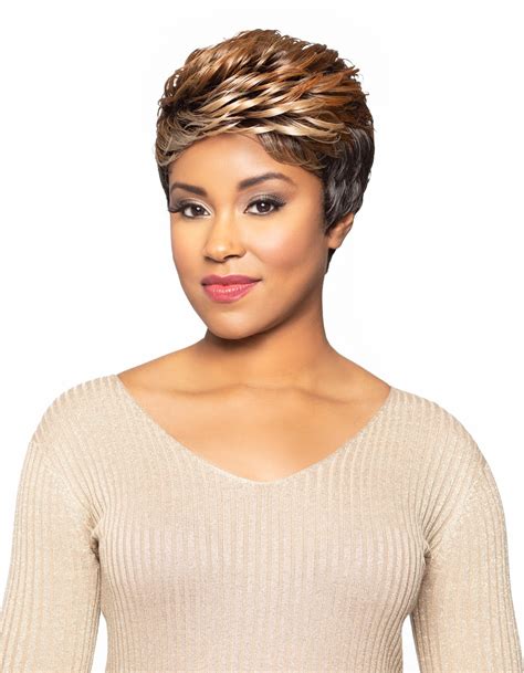 Alicia Beauty Foxy Silver Collections Elegant Pixie Cut Side Swept Bob