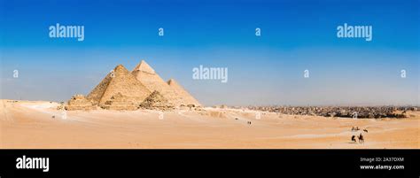 Panorama de la zona con las grandes pirámides de Giza en Egipto