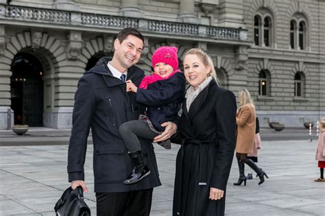 Hahn Im Korb Benjamin Giezendanner Wird Zum Vierten Mal Vater Einer