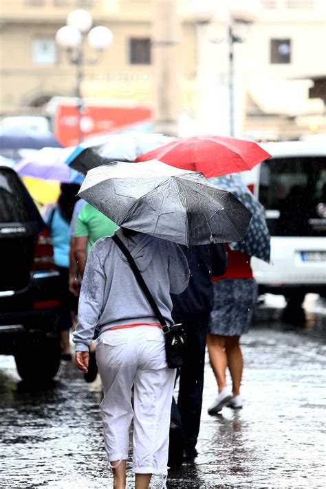 Meteo pausa estiva fino a mercoledì tornano pioggia e temperature in calo