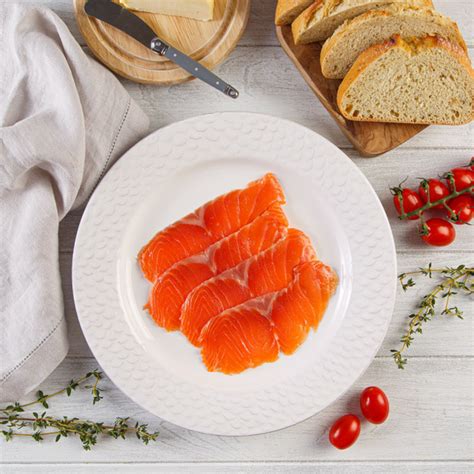 Форель слабосоленая Три Кита, ломтики, 100 г - купить с доставкой по ...