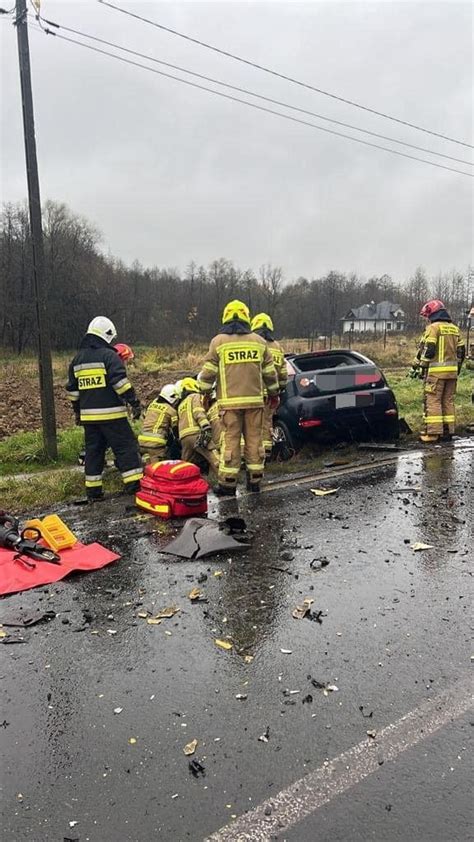 Wypadek Miertelny W Bujakowie Czo Owe Zderzenie Osob Wki Z Samochodem