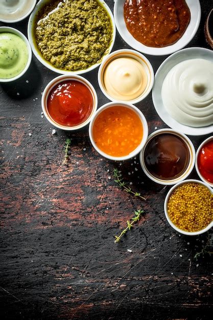 Diferentes Tipos De Salsas En Tazones Foto Premium