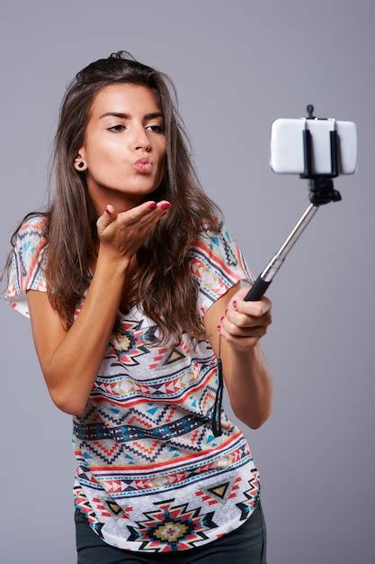 Selfie Stick Como Um Dispositivo Muito útil Foto Grátis