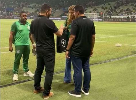 Botafogo Entrega Presente Para Leila Pereira No Allianz Parque