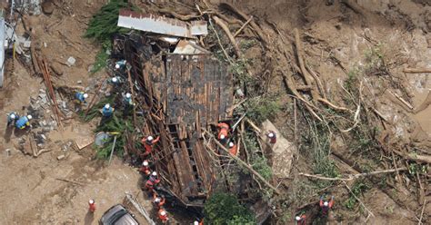 松山の土砂崩れ 現場から発見の男女3人全員の死亡確認 毎日新聞