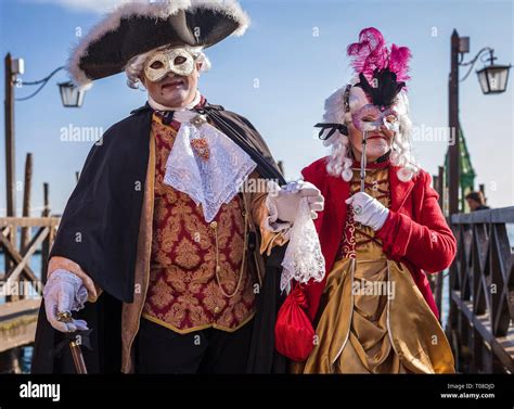 Lustige Masken Fotos Und Bildmaterial In Hoher Aufl Sung Alamy