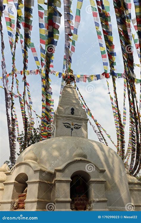 尼泊尔佛寺 库存图片 图片 包括有 拱道 圣洁 马力 信念 发芽 迪瓦卢 聚会所 红色 179299023