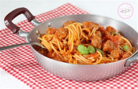 SPAGHETTI CON POLPETTE Un Primo Piatto Gustoso E Saporito