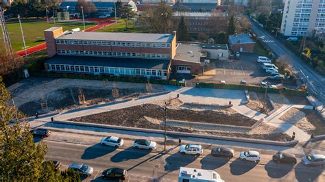 Un nouvel espace végétalisé devant l école plaine de Mons Ville de