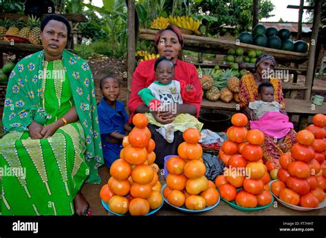 Kampala Uganda 13 April 2007 Unidentified Women Are Selling Vegetables