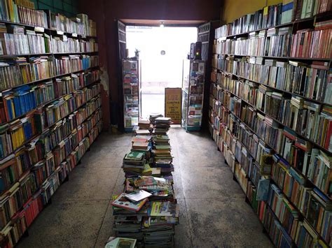 La Venta De Libros Usados Es Un Negocio Que Sobrevive En Quito