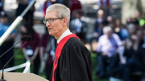 Apple Ceo Tim Cook To Mit Grads Dont Measure Your Life In Likes