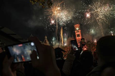 Espa A Se Echa A La Calle Para Dar La Bienvenida Al