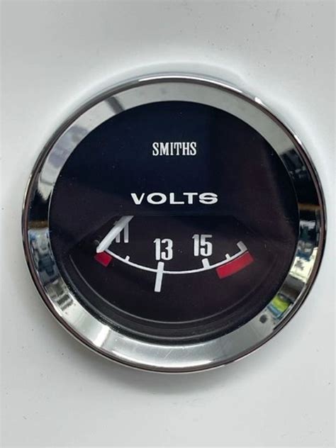 abv  smiths classic black voltmeter   volts chrome  bezel