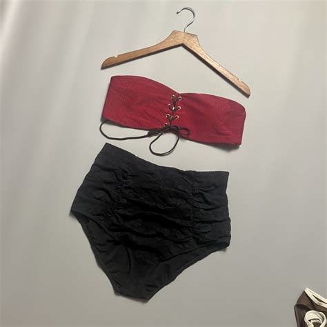 Mua Bikini size L lưng cao áo đỏ phối quần ren dày nặng mặc che đụng rất tốt cho cơ thể gọn