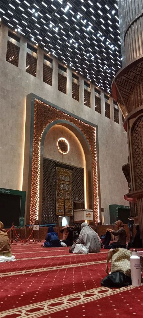 Dalam Masjid Istiqlal Untuk Wallpaper Tempat Ibadah Arsitektur Rumah